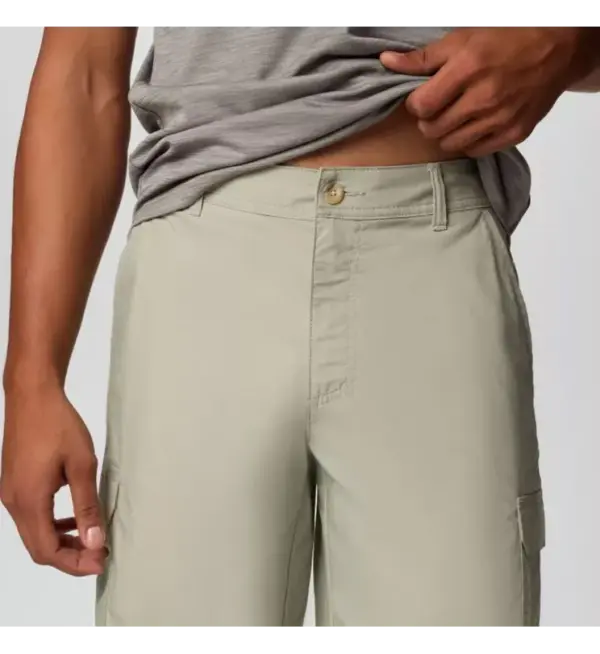 Columbia Men's Distressed Cargo Shorts Comfort Fit - Image 2