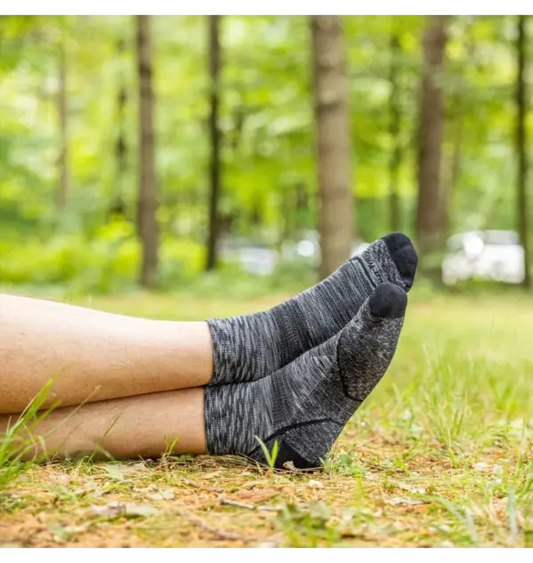Darn Tough Men's Lightweight Cushioned Hiking Socks Quarter Length