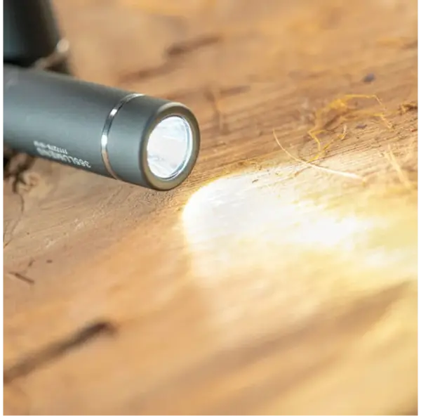 Smith & Wesson Pocket Tactical LED Flashlight - Image 3
