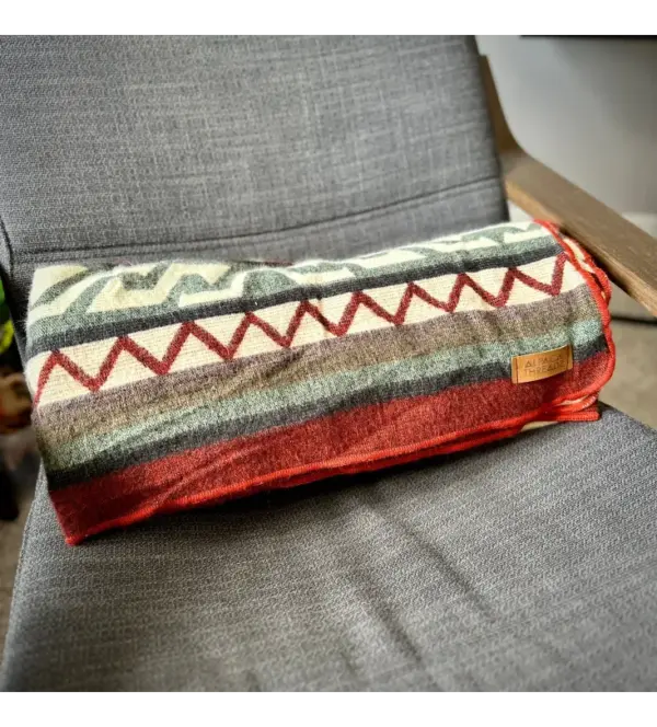 Andean Alpaca Wool Blanket - Ultra-Soft Warm Red Rocks Pattern