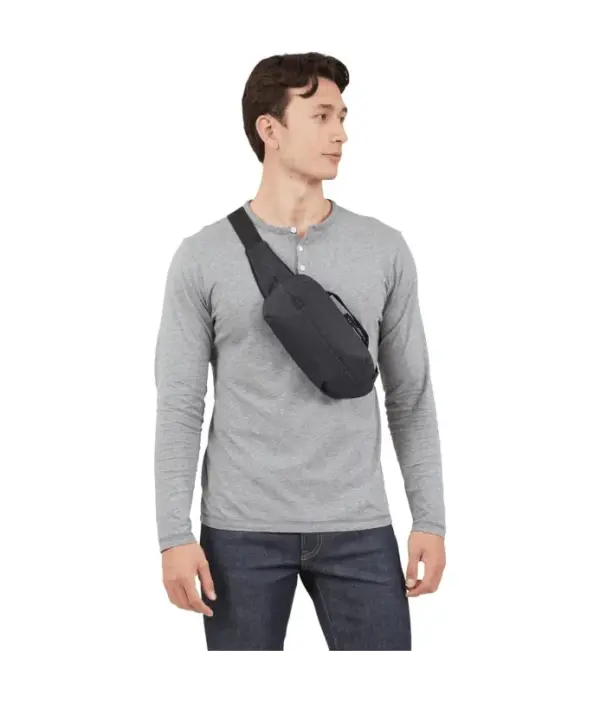 Thule Aion Compact 2L Crossbody Sling Bag - Image 5